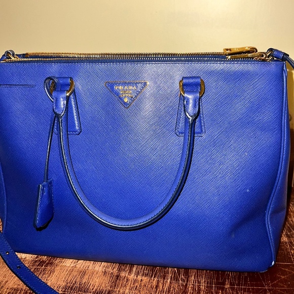 Prada Medium Saffiano - Picture 1 of 7